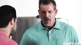 The group does not change the rules of oral sex, and the girl likes it