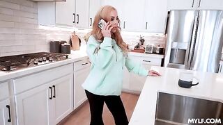 A bimbo is having the luckiest day ever, full of pleasure