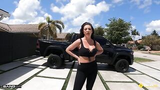 A hot babe has sex with a guy right in the garage