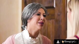 The old maid Alexis Fawx scissored with her stepdaughter