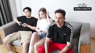 The team is assembled, it's time to work on her orgasm! - The best amateur videos of cheating wives