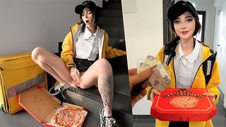 A pizza delivery guy got his dick covered with cum by a horny delivery girl
