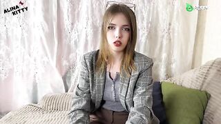 The psychologist made her turn and got a cumshot on the face