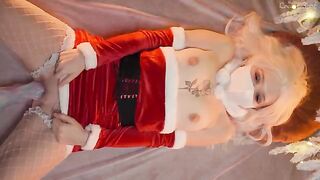 A petite girl played with a huge dildo and got a creamy finish