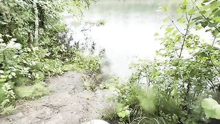 A couple fucked in the car right in the rain