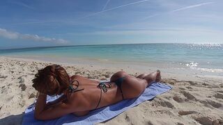 A girl with a great ass was picked up on the beach and fucked