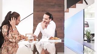 Therapist invited her patient to her house for dinner