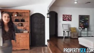 A hot brunette babe convinces her picky client to buy a house