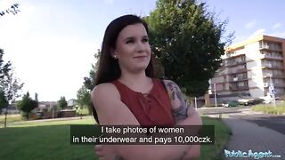 Photostudio agent picks up cute teen Little Eliss for a session